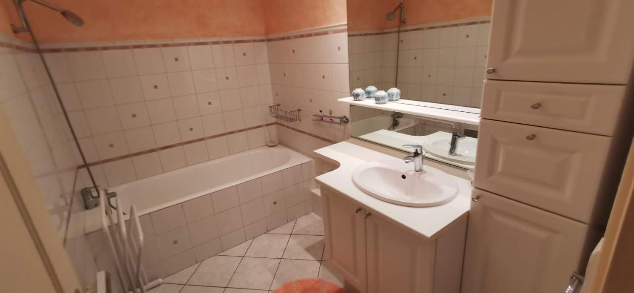Logement Hyper Centre Champagnole Ngoại thất bức ảnh